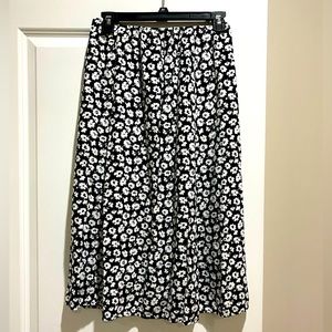 I.N. Black/white Rayon skirt- size S
